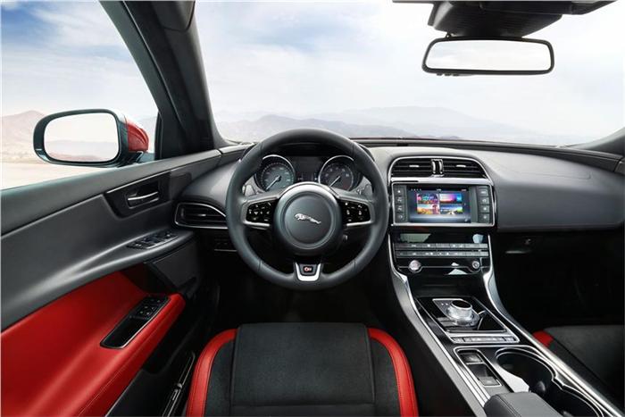 Jaguar XE 3