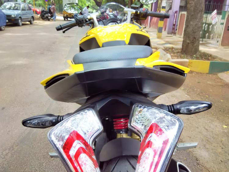 8-Bajaj-Pulsar-RS200-View-f