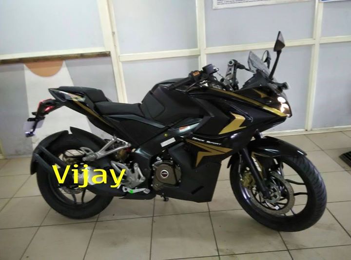 Bajaj-Pulsar-RS200-Black