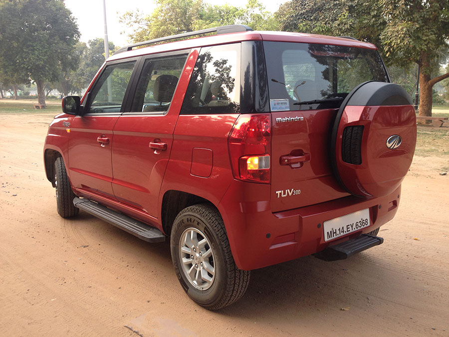 Mahindra TUV300 Side View from Rear