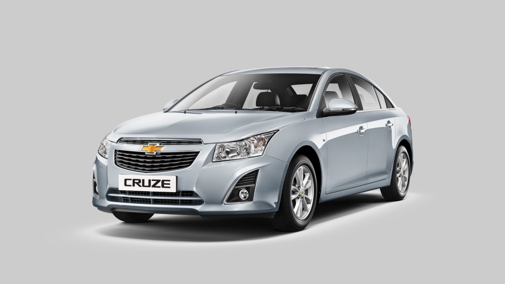 Chevrolet Cruze Side Front View