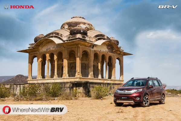 Honda BR-V Photo in Red