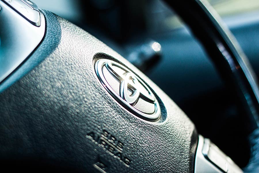 Toyota-Fortuner-Steering-Wheel