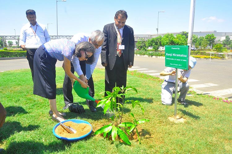 1-Mr.-&-Mrs.-Hiramatsu-planted-a-sapling-at-Renault-Nissan-Alliance-plant-in-Chennai