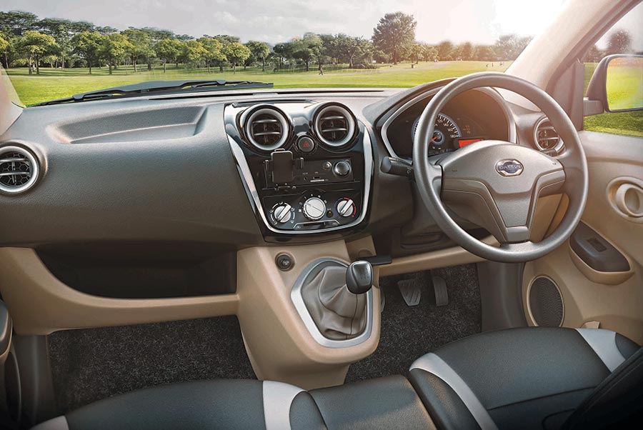 Datsun GO+ Dashboard Interior Photos