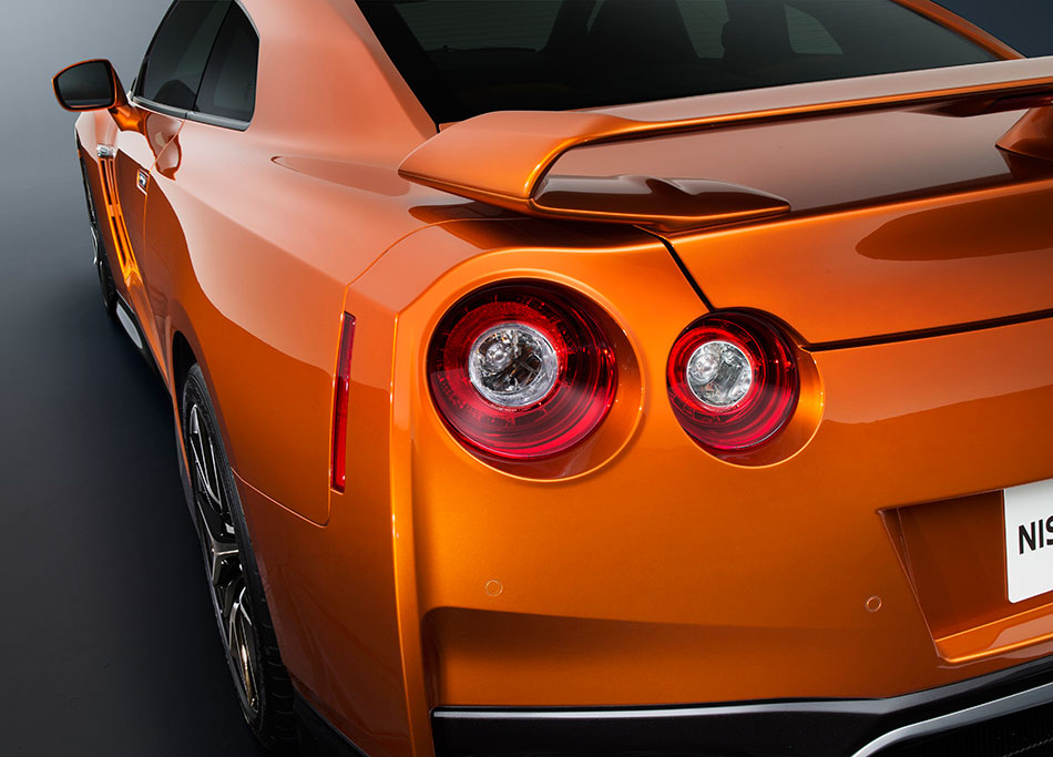 2017 Nissan GT-R Photos (Exterior)