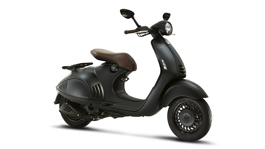 Vespa 946 Emporio Armani Photos