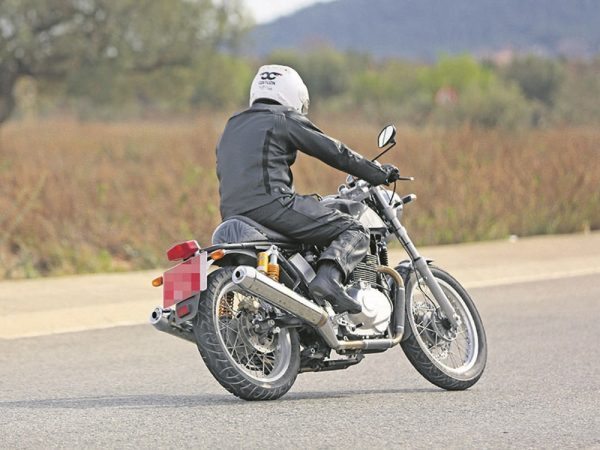 royal-enfield-twin-cylinder-bike-spied