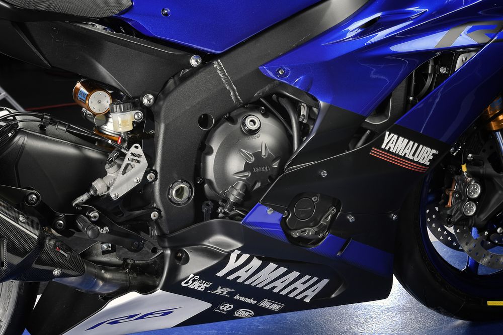 Yamaha Logho on Yamaha R6 Motorcycles
