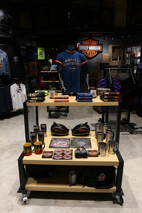 harley-davidson-launches-maiden-merchandise-showroom-at-mumbai-airport