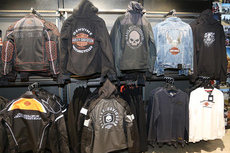harley-davidson-launches-maiden-merchandise-showroom-at-mumbai-airport-_3
