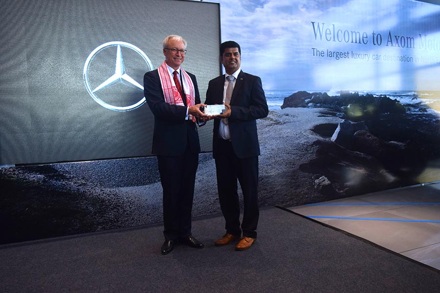 mr-roland-folgermd-ceomercedes-benz-india-presenting-a-memento-to-mr-sanjive-narainmanaging-partneraxom-motors-at-the-inauguration-of-the-new-dealership-in-guwahati