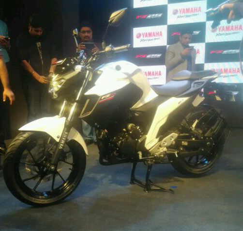 Yamaha FZ25 White Color Photo