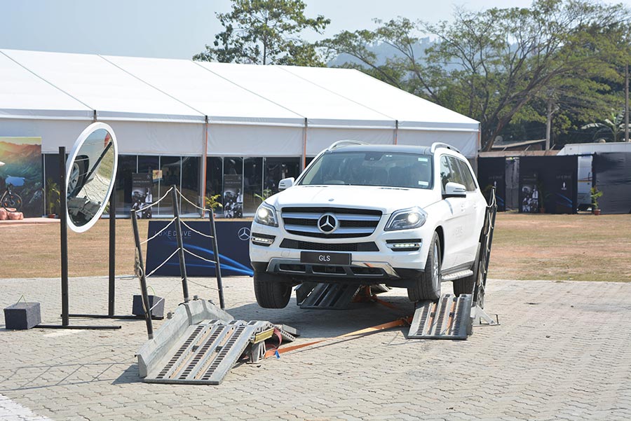 Expert-Driver-showcasing-various-vehicle-dynamics-at-Mercedes-Benz-Luxe-Drive-in-Guwahati-(3)