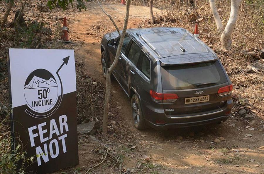 Jeep-Grand-Cherokee-OffRoad-Test-Drive---inclination