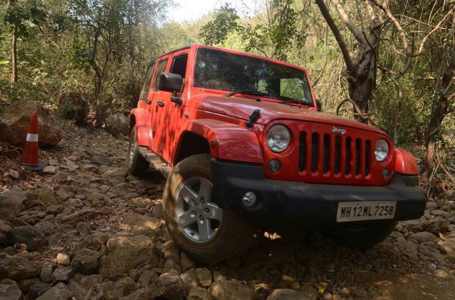 Jeep-Wrangler-Unlimited-on-the-offroad-trail-at-Camp-Jeep-in-Mumbai-(3)