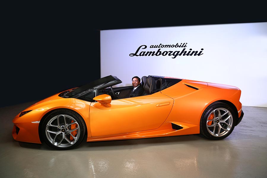 Lamborghini Photo 3