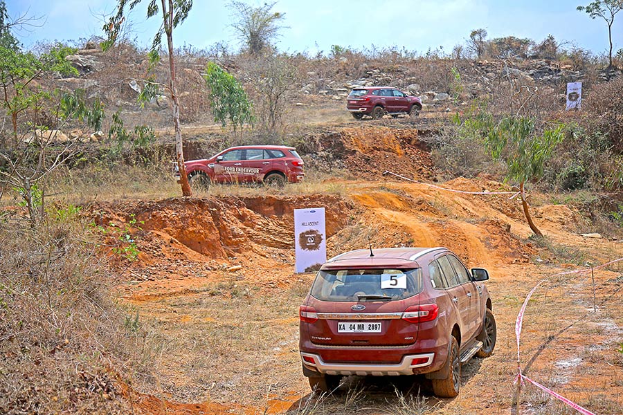 Off-road-Ford-Endeavour-Photo-3