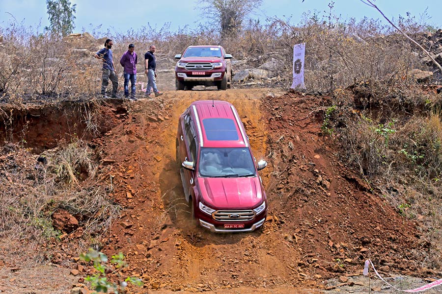 Offroad-Ford-Endeavour-Photo-11
