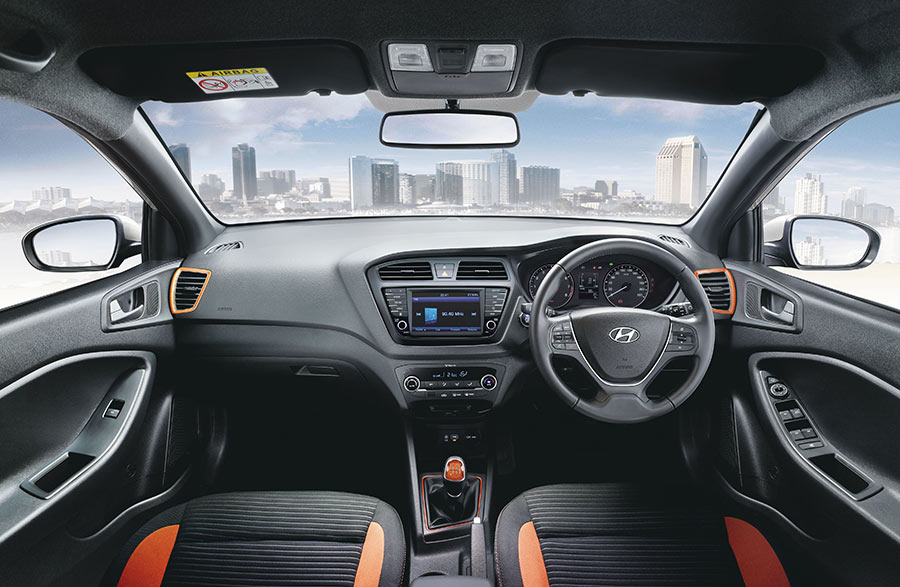 New-2017-Elite-i20---Dual-Tone-Interior