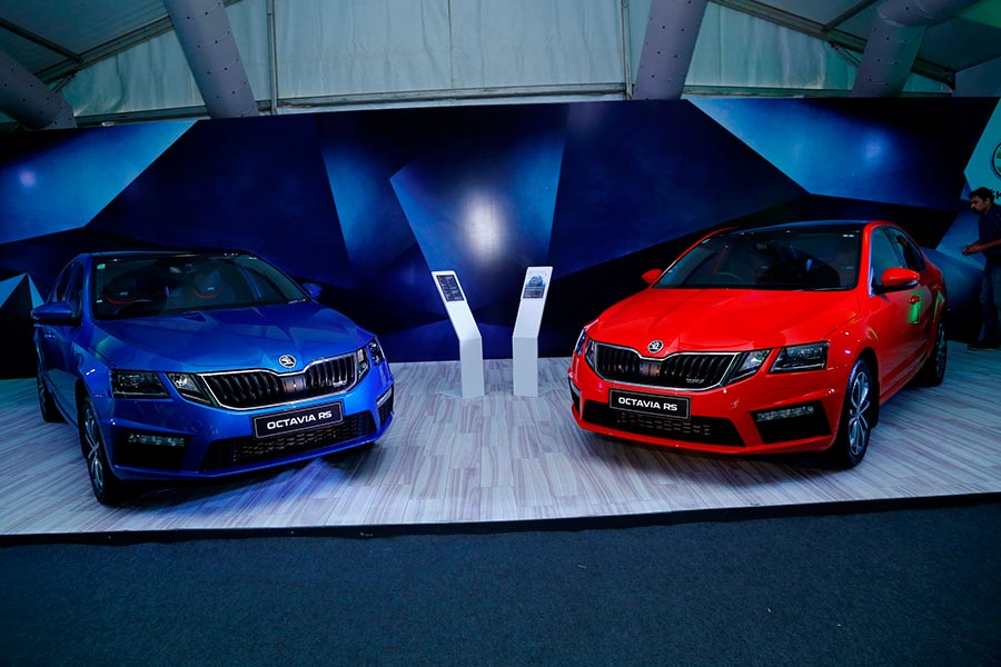 Skoda Octavia RS 230 Blue and Red Color