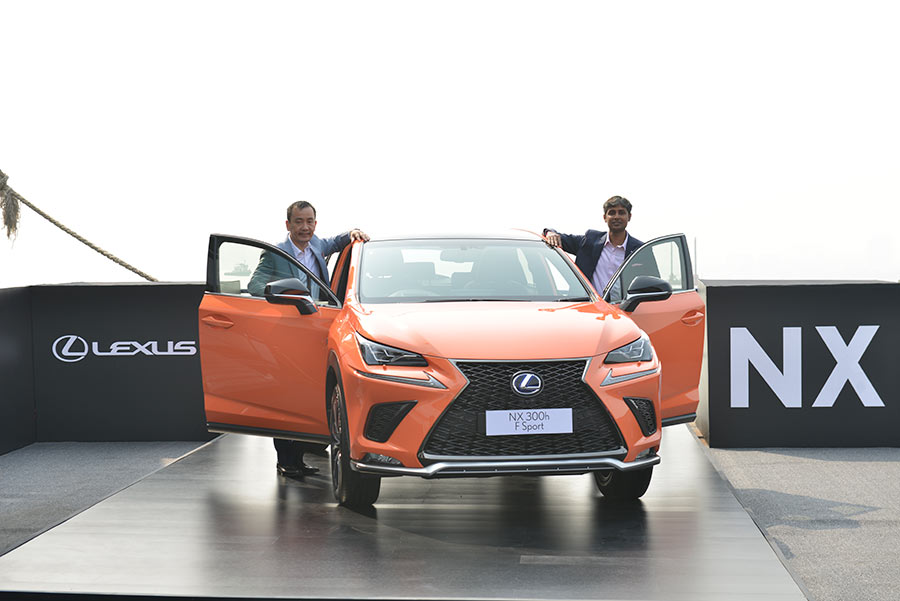 Lexus NX 300h Roll Out
