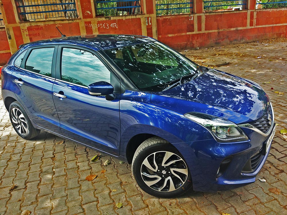 2019 Baleno New  - Maruti Baleno Front Side View Alloy wheels - New Baleno Nexa Blue Color 