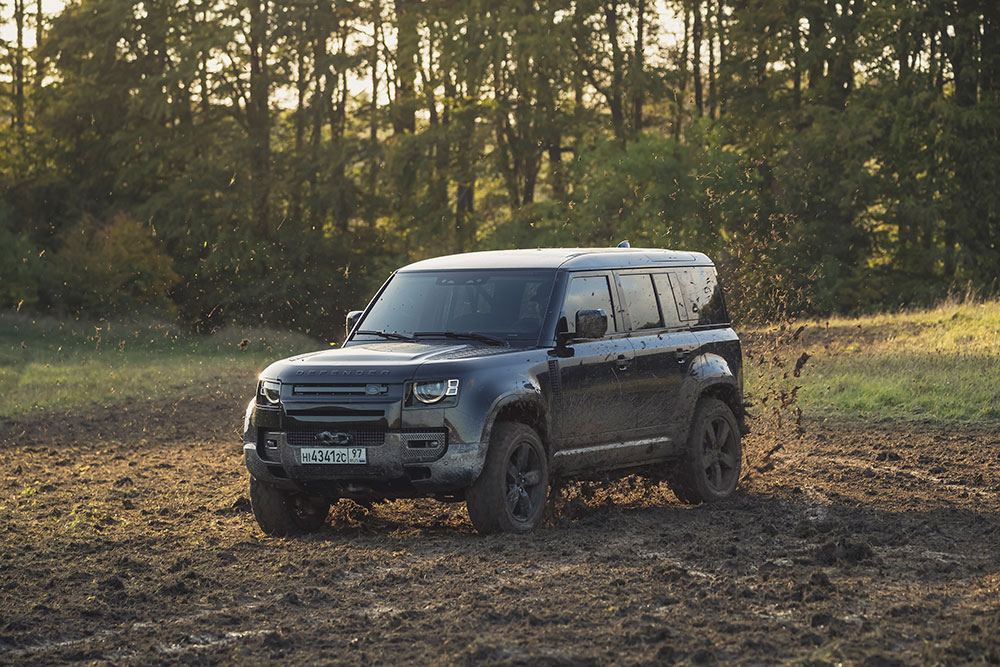 Land Rover Defender featured in No time to Die - James Bond Movie
