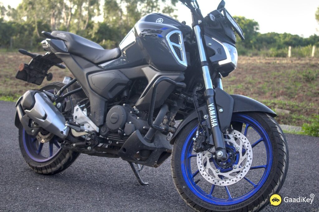 Yamaha FZ-S Version 4.0 in metallic grey color option