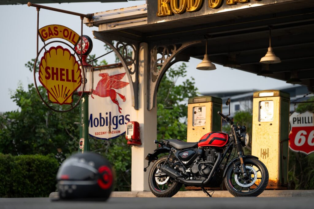 2025 Royal Enfield Hunter 350 in London Red Color Thematic Photos