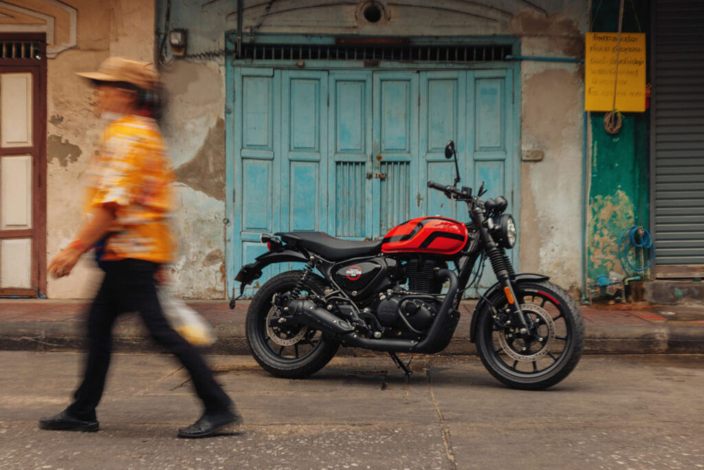 2025 Royal Enfield Hunter 350 New Red Colorway introduced London Red Color Photos