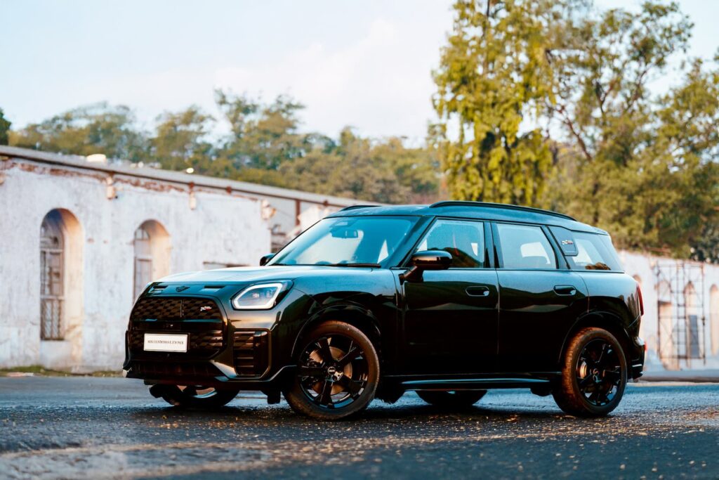 2025 MINI Countryman E JCW Pack Electric SUV Photos