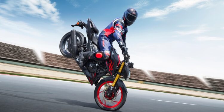 2025 TVS Apache RTR 200 4V Stoppie