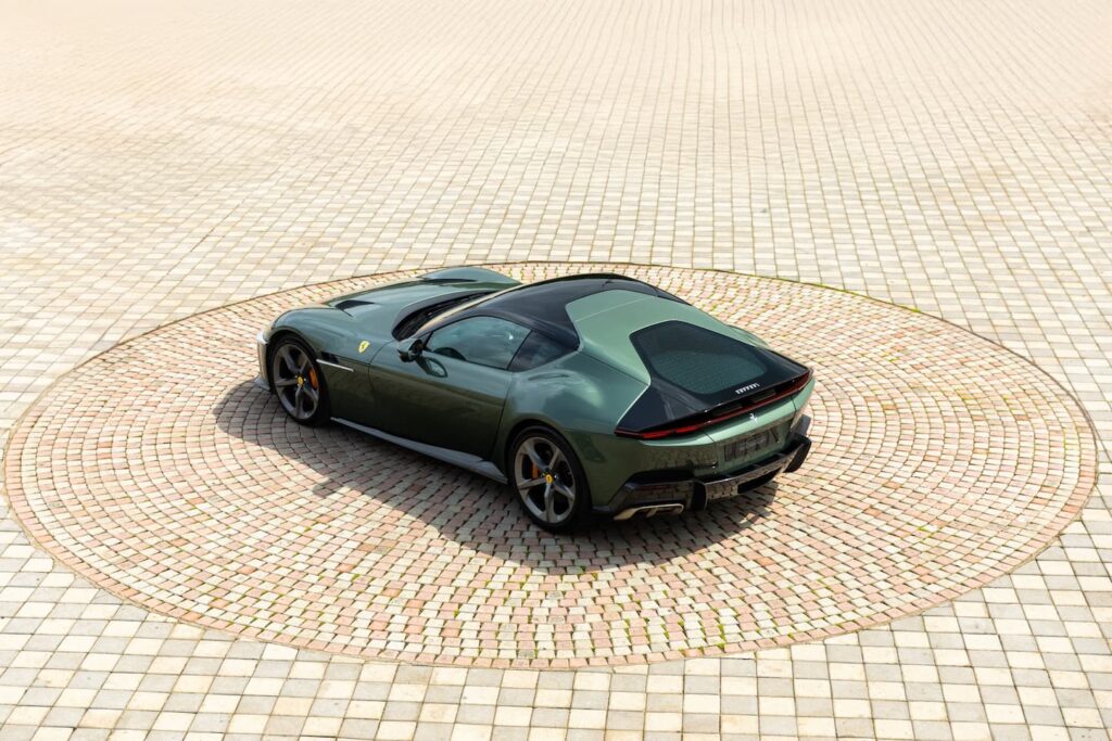 Ferrari 12 Cilindri Mumbai