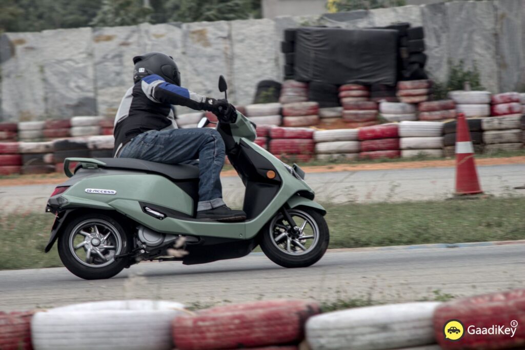 Suzuki e Access Jade Green Riding Photos
