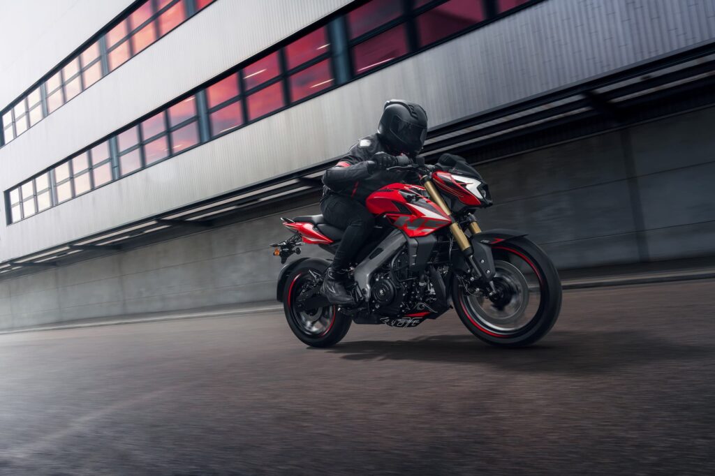 2025 Pulsar 400 Z Side Profile