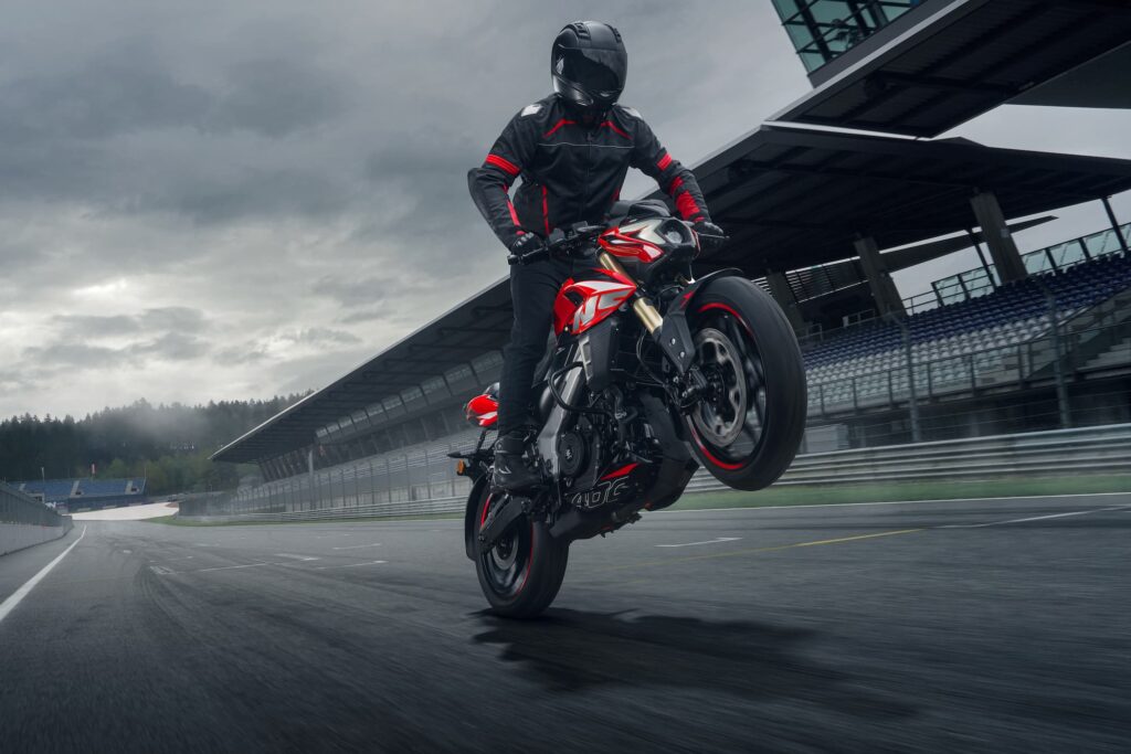 2025 Pulsar 400 Z Wheeling