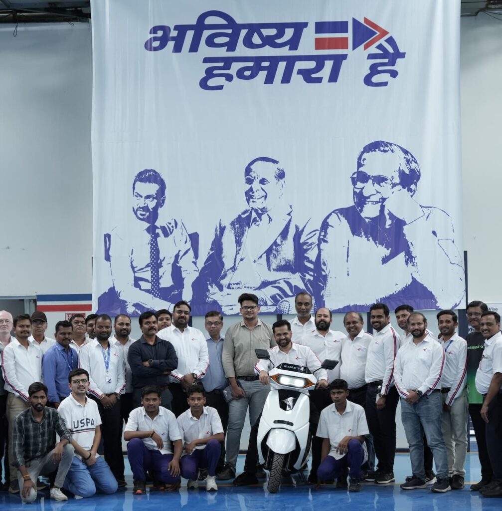 (Centre) - Mr. Ajinkya Firodia, Vice Chairman & Managing Director, Kinet... (2)