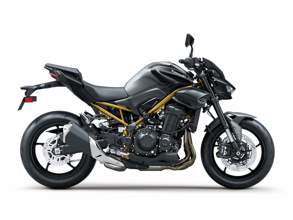 Kawasaki Z900 Photo 4