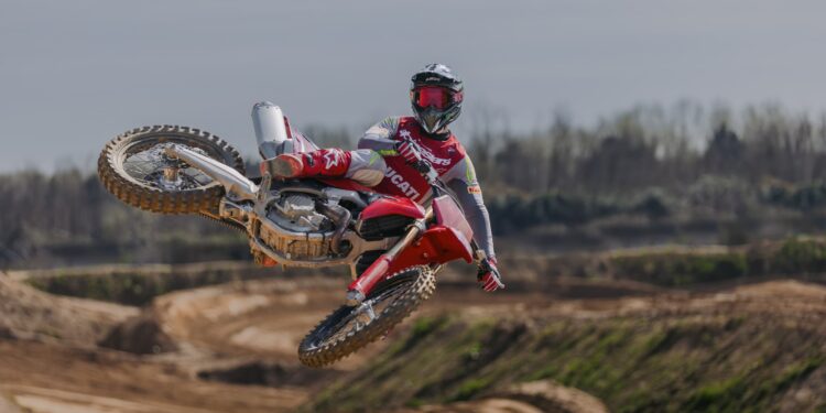New Ducati Desmo450 MX