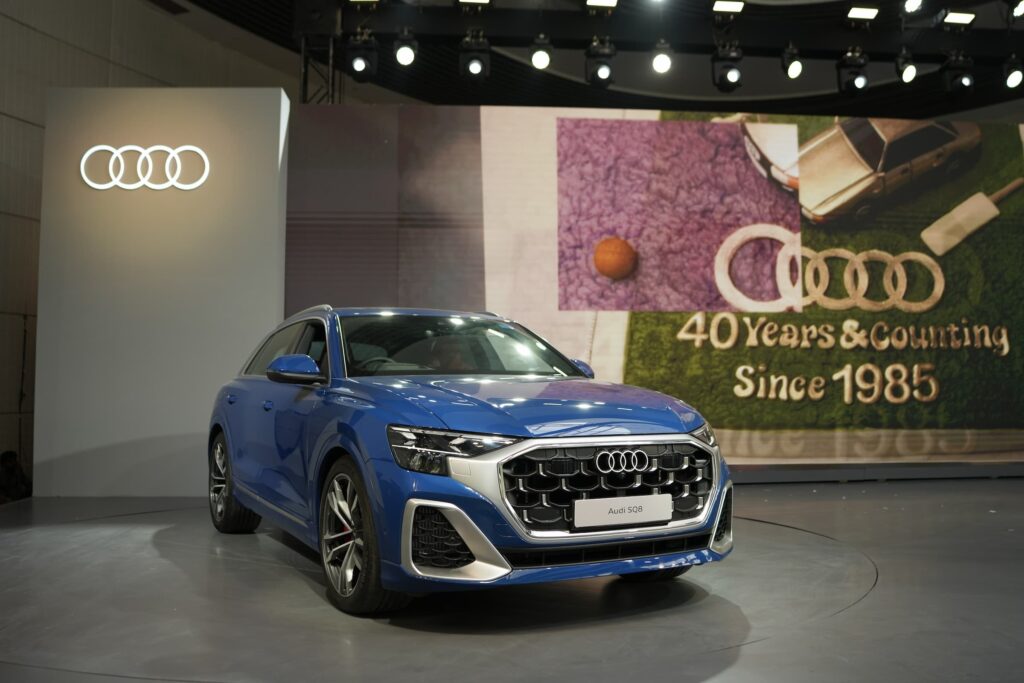 Audi SQ8 in Blue color