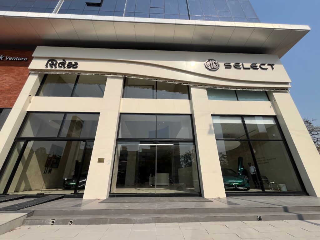 MG Select Experience Centre in Surat