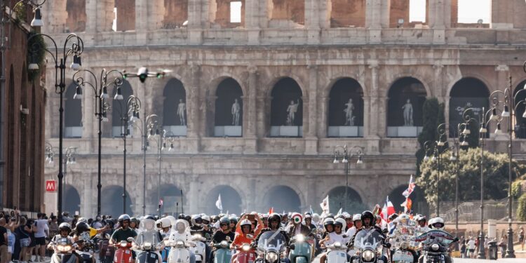 Vespa Parade Italy Rome