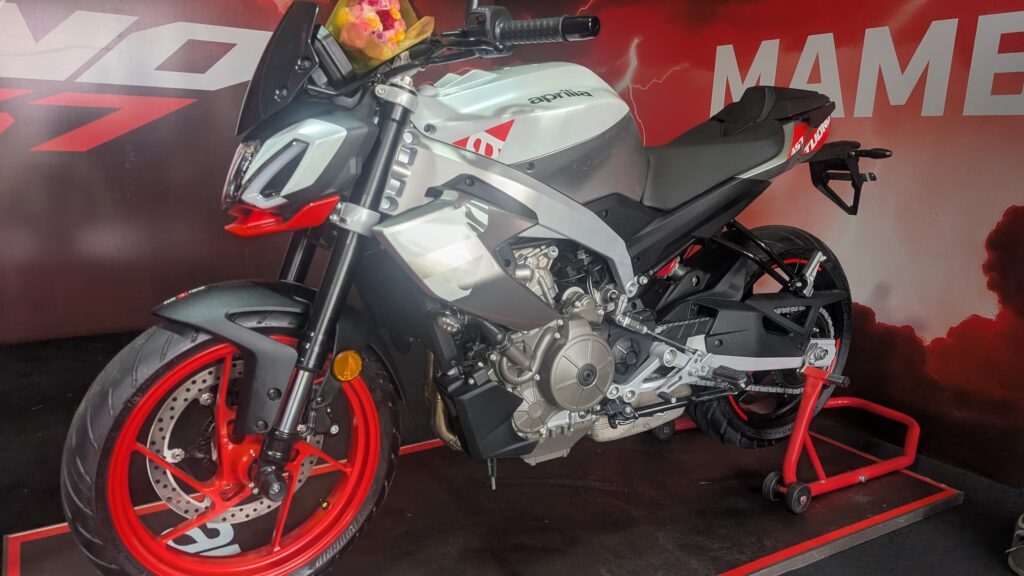 Aprilia Tuono 457 Puma Grey
